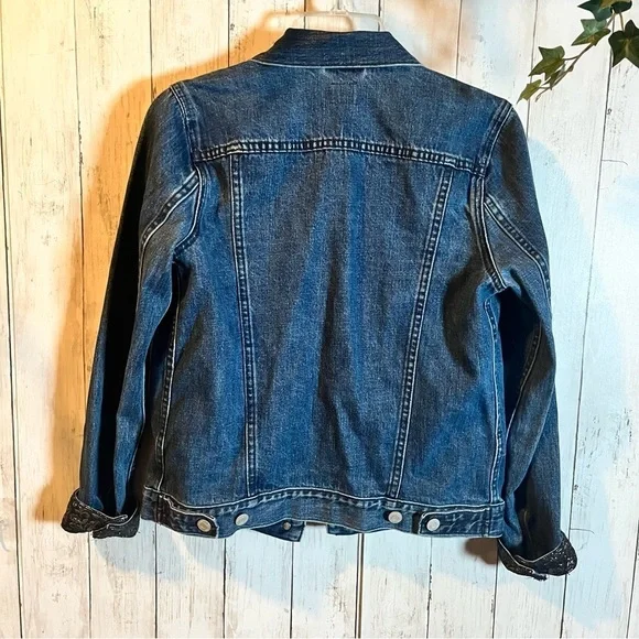 Gap 1969 women’s blue Jean jacket with black floral size small - Picture 6 of 8